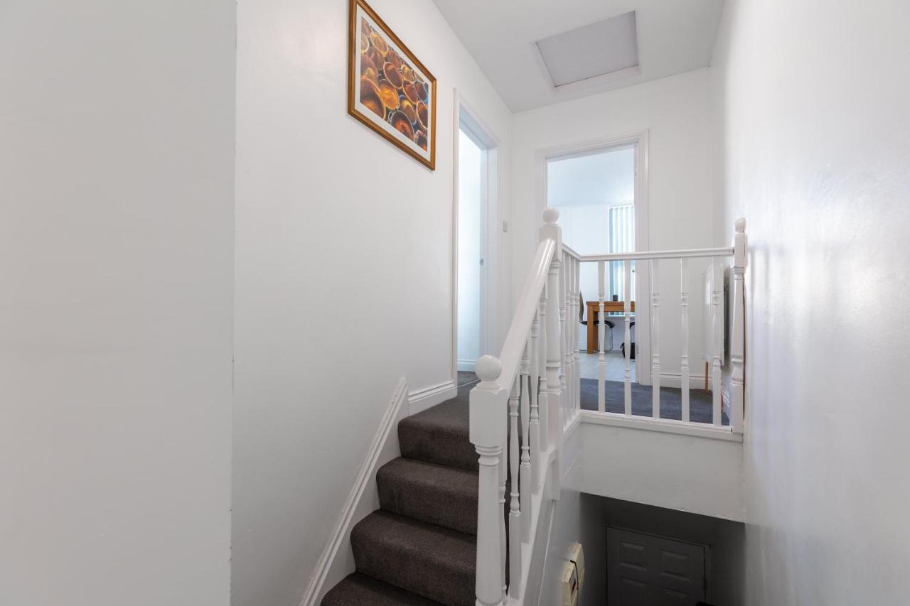 Platform Stadium Apartment With Parking Kingston upon Hull Exterior foto
